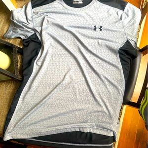 Under Armour mens Xl wicking fabric t shirt